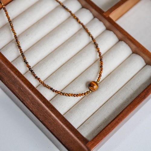 Collana con pietre preziose