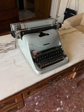 Macchina da scrivere Olivetti