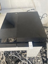 Ps4 con 2 controlli e cavi