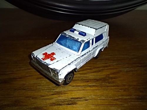 Majorette ambulance style - majorette,