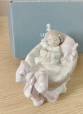 Lladro 6977 sleeping baby Treasure (Girl) w/Box - pre-owned