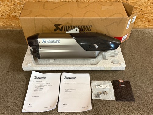 Akrapovic scarico titanio