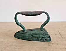 Antico Ferro da Stiro in Ghisa