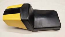 SELLA CON CODONE VETRO RESINA GIALLO E NERO