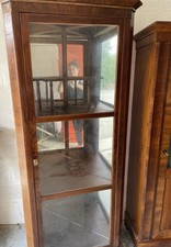  Elegante vetrina ad angolo in