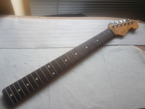 Squier fender stratocaster - by,