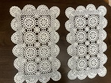 Due centrini vintage fatti a