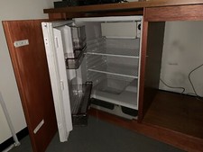 Frigo incassato in un mobile di legno 88x126x73