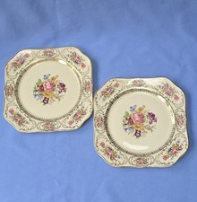 2 piatti da pranzo quadrati