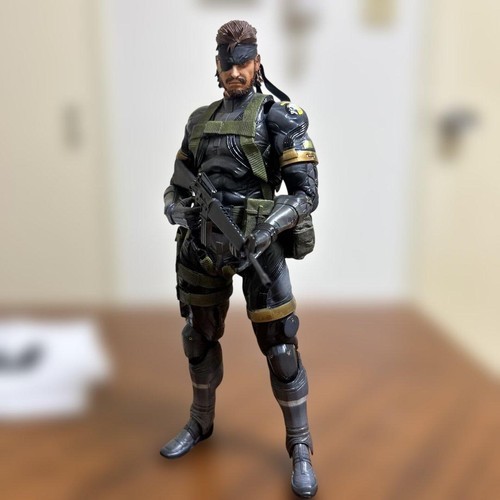 Play arts kai - metal, solid