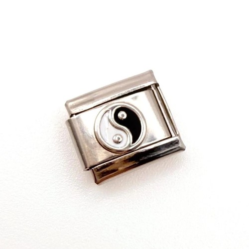 Yin yang charm - yin,