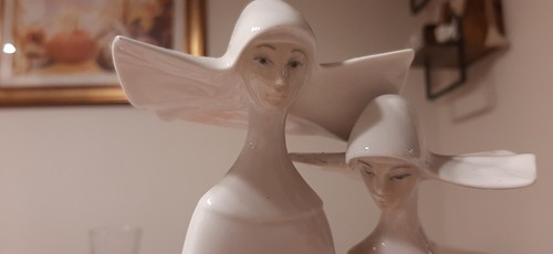 Statuetta ceramica suore - ceramica, marca