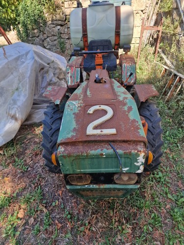 Trattore agricolo snodato con