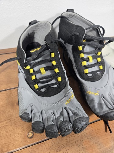 Vibram five fingers - five,