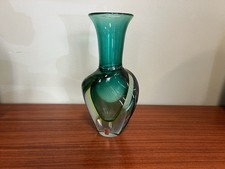 vaso in vetro di murano con etichetta