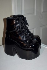 Stivaletti stringati DEMONIA CAMEL-203 gotici tacco grosso 5" plateau nero vernice