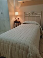 Letto singolo in ferro battuto, color avorio e oro. Misure 200 x 90 cm, altezza