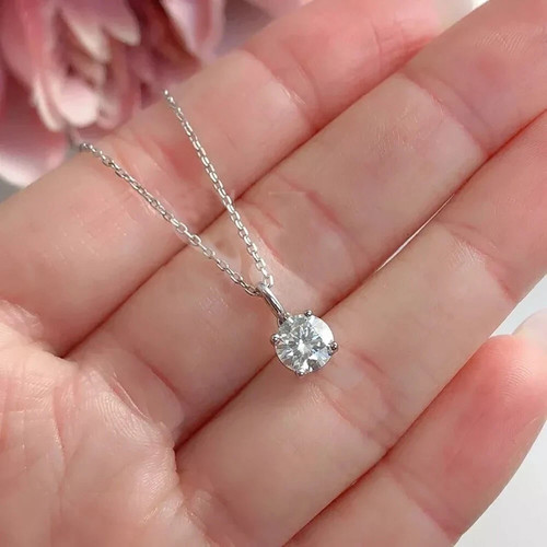 Ciondolo solitario diamante