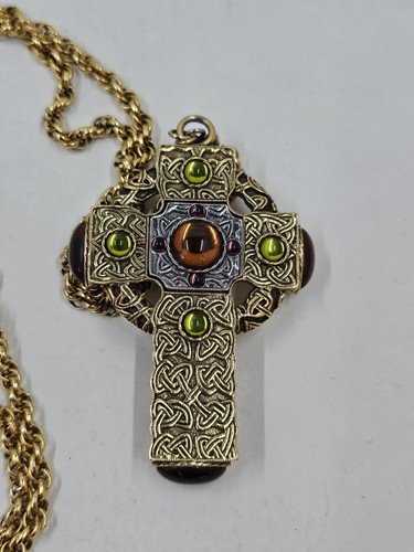 Collana con ciondolo croce