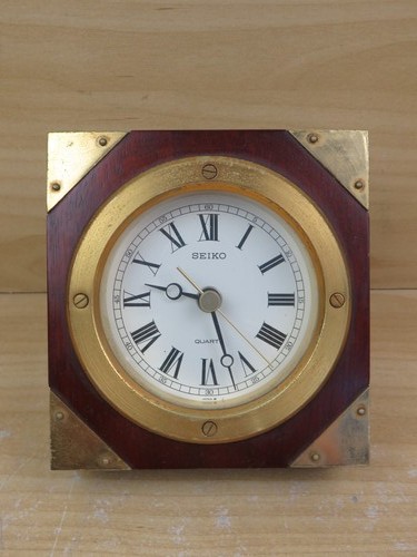 Vecchio orologio tavolo - da,