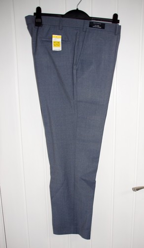 Pantaloni eleganti nuovi con