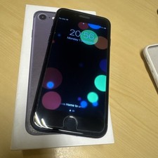 Apple iPhone 7 - 128GB - Jet