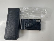 Kamera in Lederhülle 1B7P2001