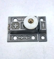 Armadio antico chiusura catche