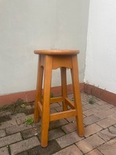 Sgabello di legno da bancone