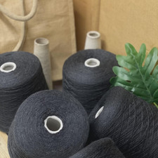 Filato a cono grigio scuro