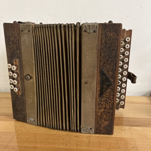 Antica fisarmonica armonica