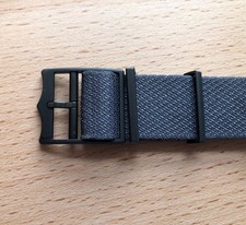 Cinturino Tudor NATO 22m grigio con fibbia nera opaca