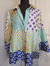 Top geometrico con bottoni