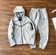 Felpa e pantaloni Nike Tech