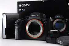 Sony A7R V Body [quasi come nuovo] numero di otturatori 1544 con tappo batterie caricabatterie, scatola.