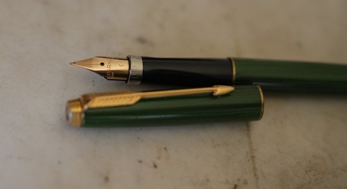 Stylo plume parker laque - 75,