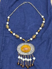 Collana in ambra antica. Forse