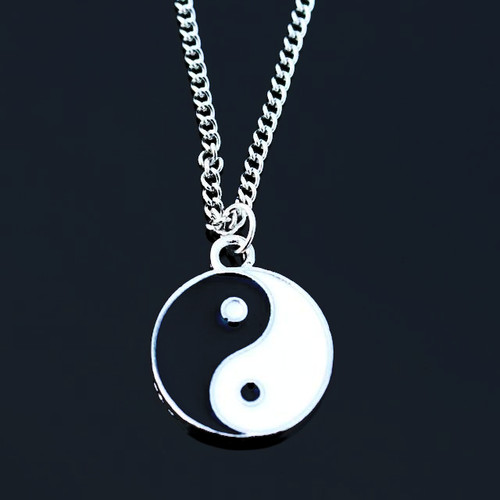 Collana con ciondolo - , e