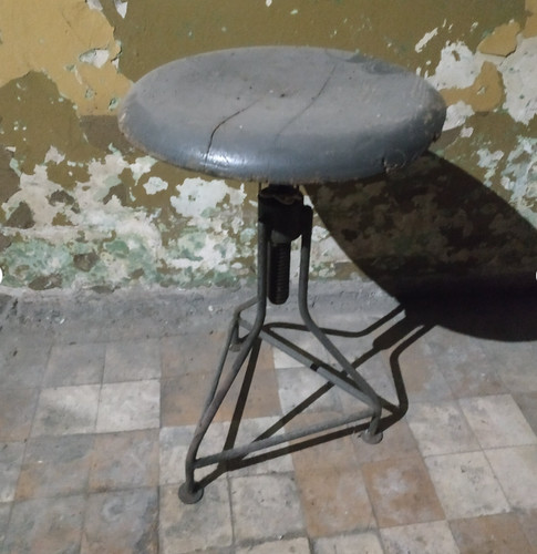 Sgabello girevole industriale