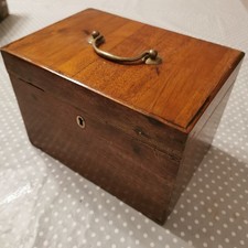 Scatola in legno con coperchio