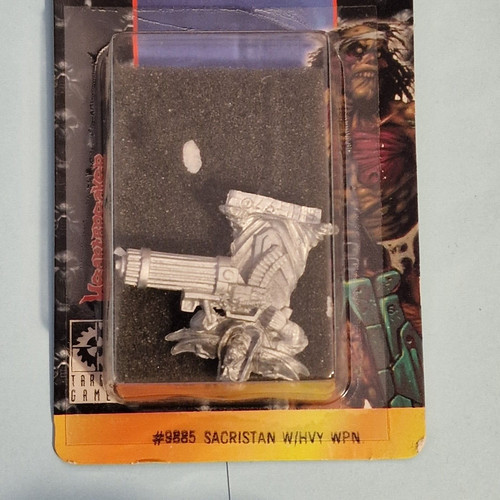 Warzone sacrestan con arma - con,