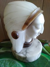 Indiano In marmo ed alabastro