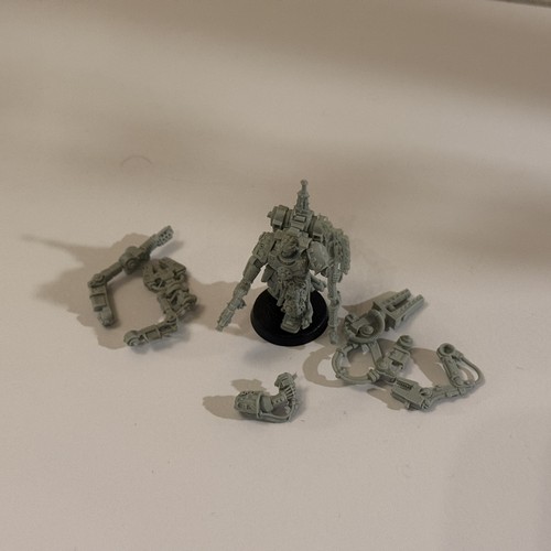 Space marine techmarine fuori - space,