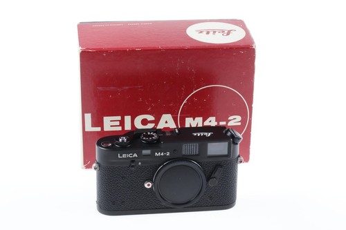 Custodia leica numero - -,