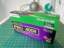 1 x Scatola di Fuji Pro 400H. Contiene 5 pellicole x 120 - Frozen da nuove.