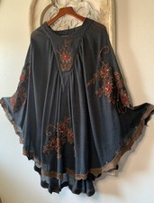 Poncho top designer Paola Frani ricamato con cristalli /Italia/Arte da indossare