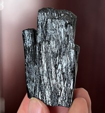 56mm 113g POTENTE Luminosa ILVAITE della Mongolia Interna, Esemplare Minerale Naturale