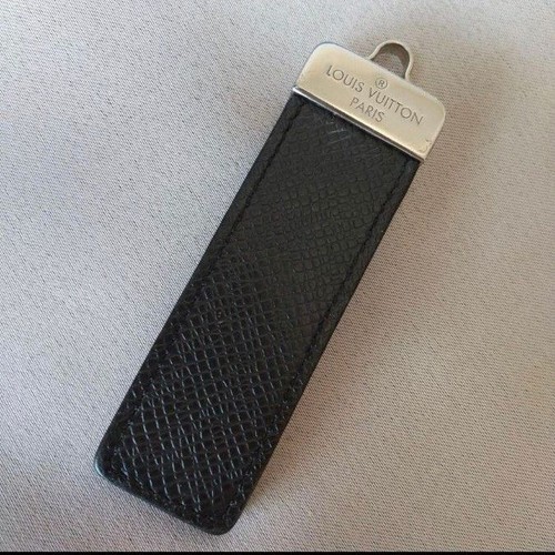 Portachiavi pelle nera con - in,