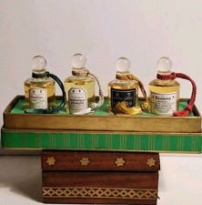 Quatre miniatures Parfum