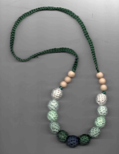Collana fatta mano con - a,